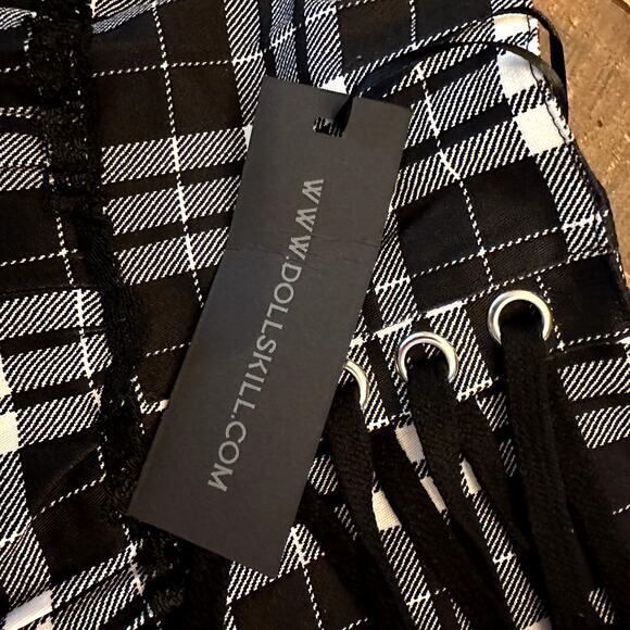 Dolls Kill Widow Plaid Mini Skirt - Size L NWT Punk Black White Lace-Up Kilt - Picture 4 of 4